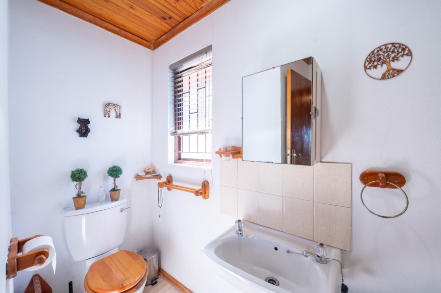 5 Bedroom Property for Sale in Old Place Western Cape